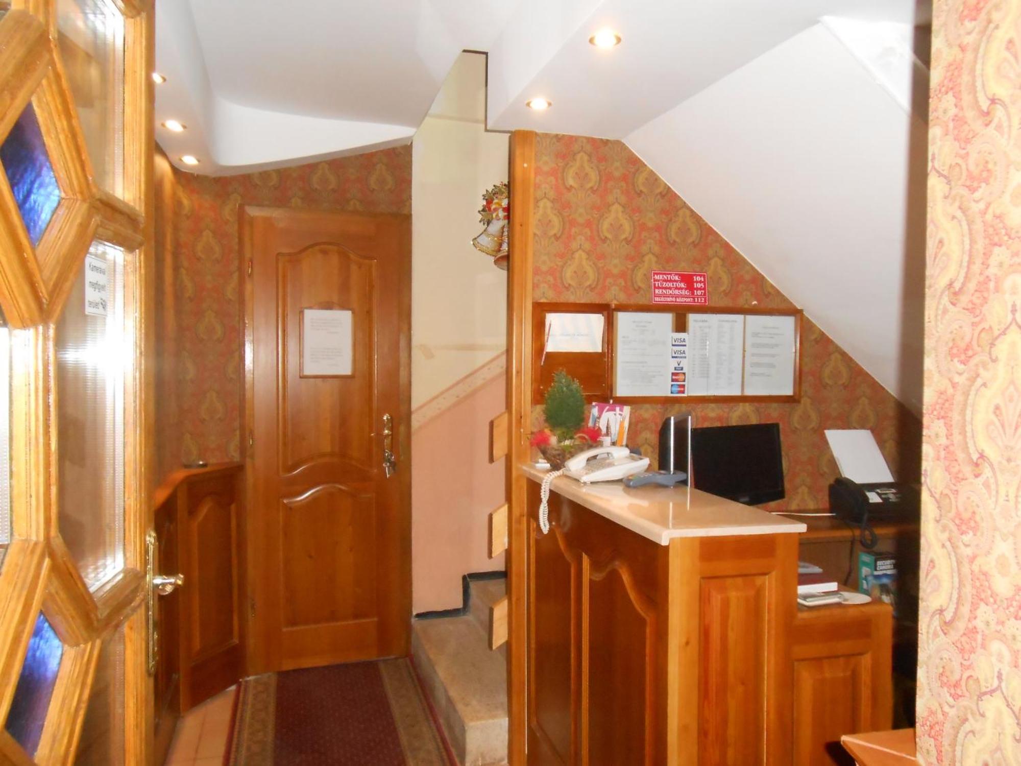 Kalman Panzio Bed & Breakfast Szeged Bagian luar foto