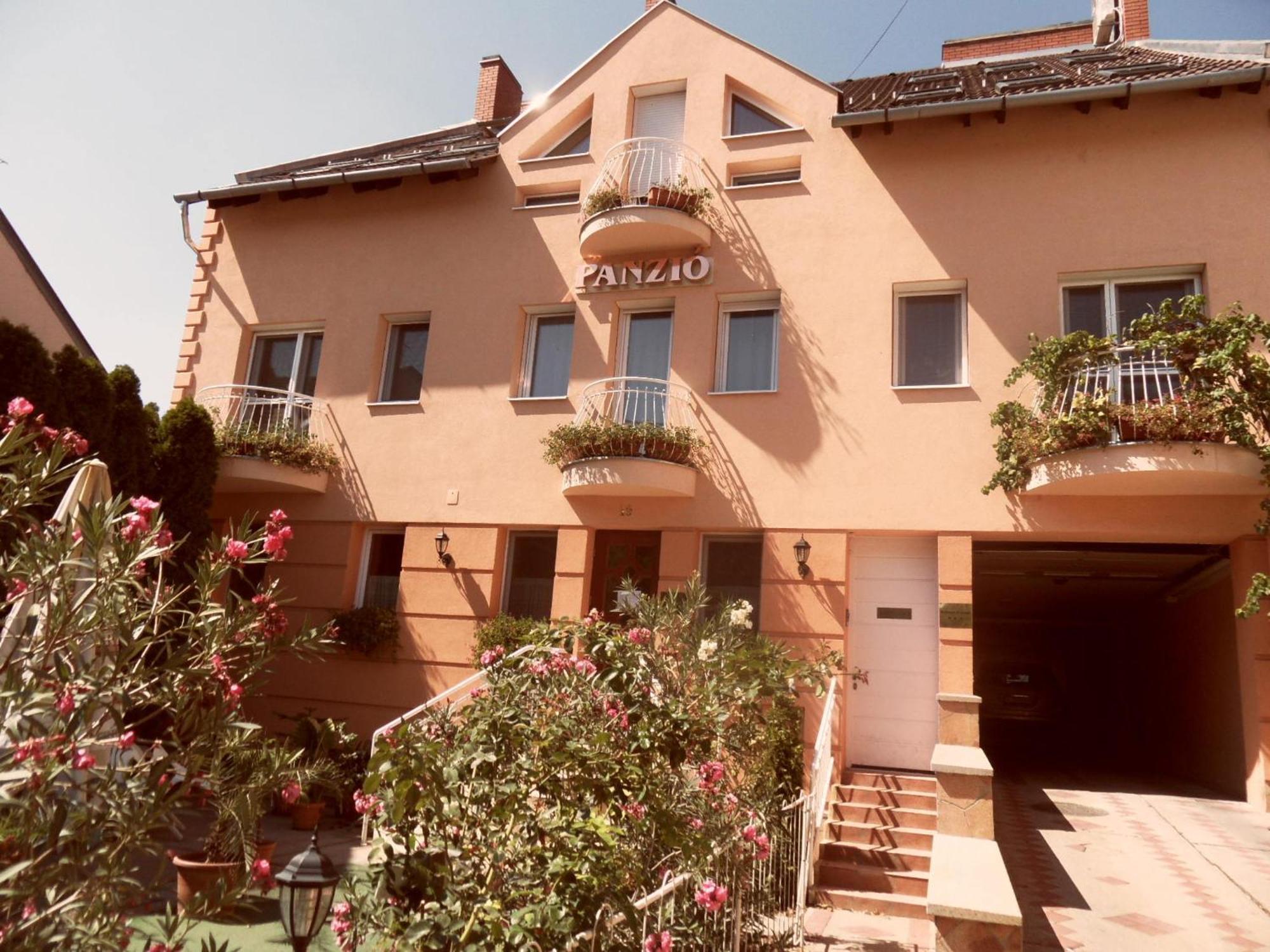 Kalman Panzio Bed & Breakfast Szeged Bagian luar foto