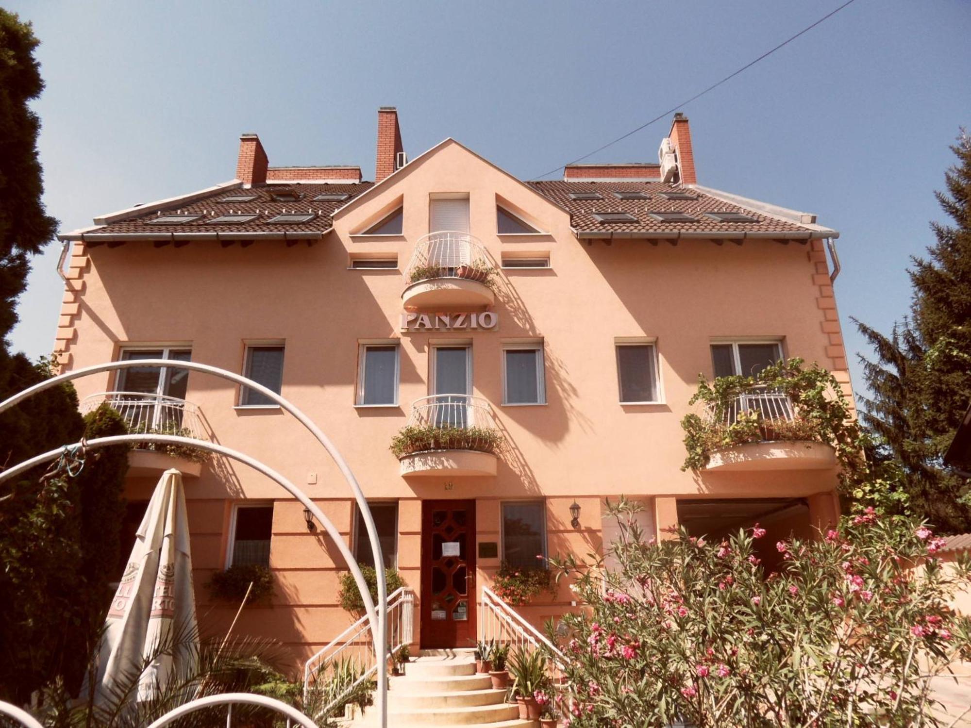 Kalman Panzio Bed & Breakfast Szeged Bagian luar foto