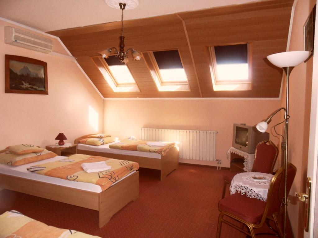 Kalman Panzio Bed & Breakfast Szeged Ruang foto