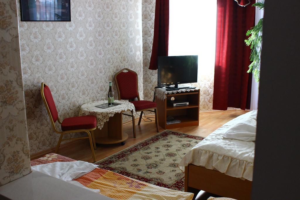 Kalman Panzio Bed & Breakfast Szeged Bagian luar foto