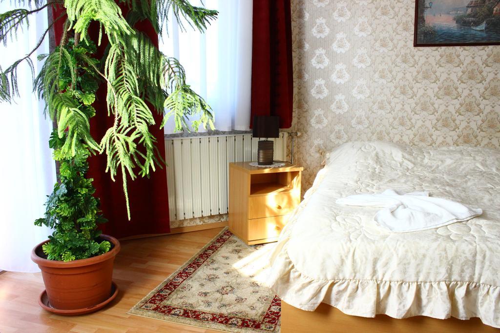 Kalman Panzio Bed & Breakfast Szeged Bagian luar foto