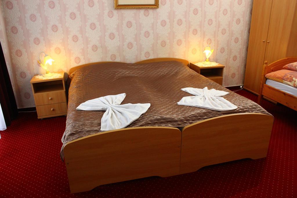Kalman Panzio Bed & Breakfast Szeged Bagian luar foto