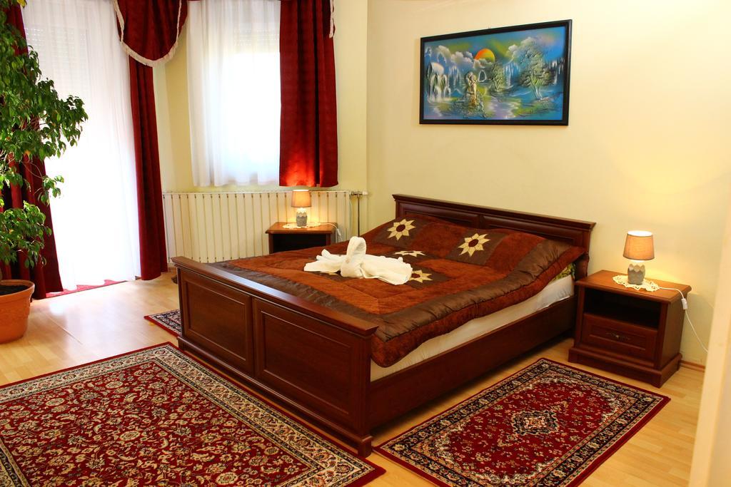 Kalman Panzio Bed & Breakfast Szeged Bagian luar foto