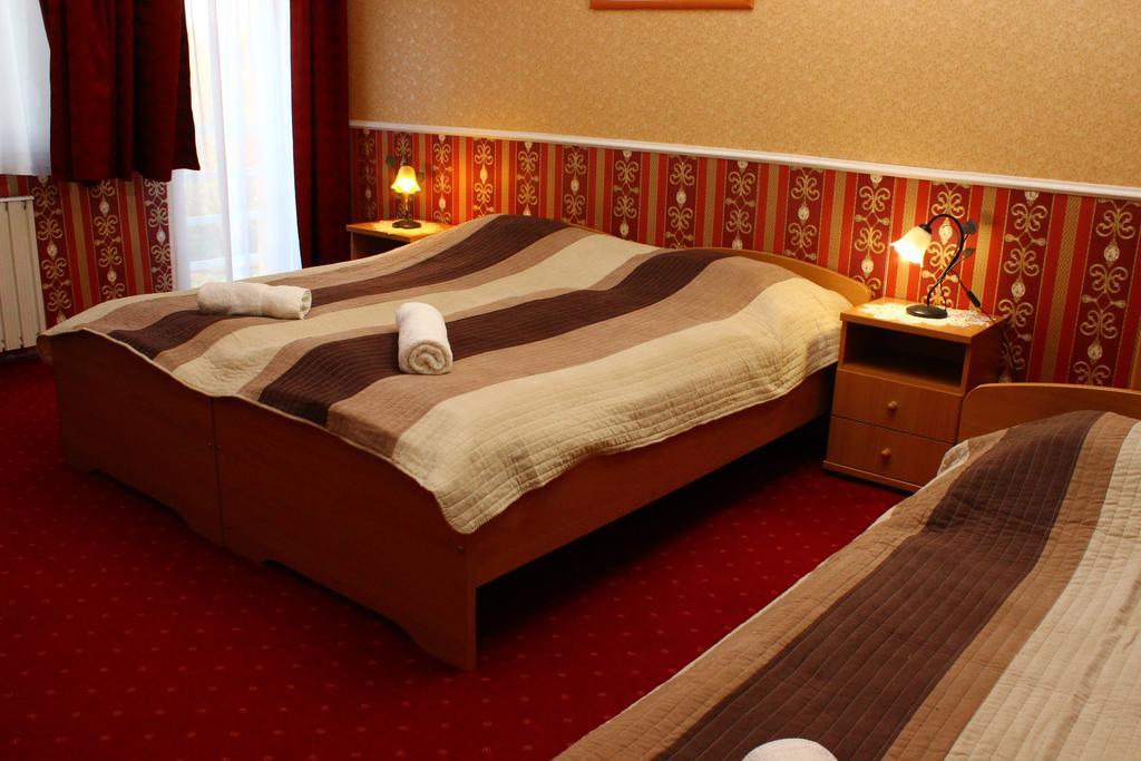 Kalman Panzio Bed & Breakfast Szeged Bagian luar foto