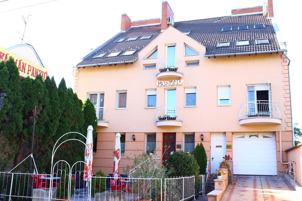 Kalman Panzio Bed & Breakfast Szeged Bagian luar foto