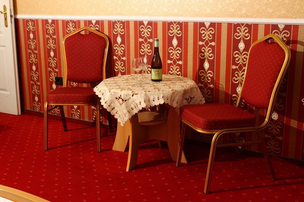 Kalman Panzio Bed & Breakfast Szeged Bagian luar foto