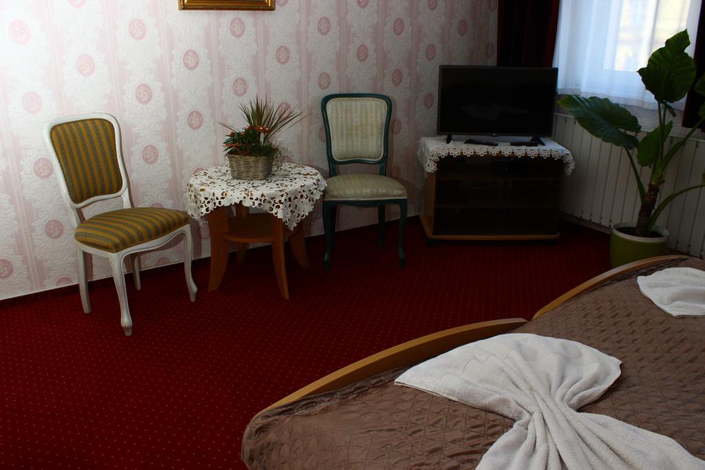Kalman Panzio Bed & Breakfast Szeged Bagian luar foto