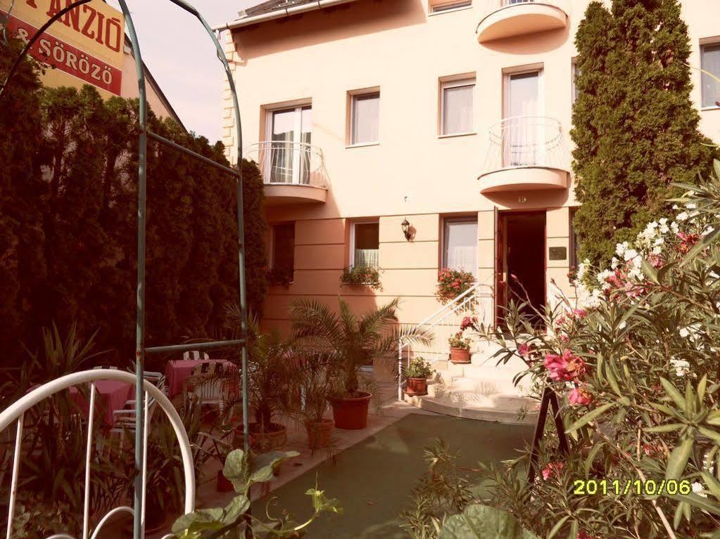 Kalman Panzio Bed & Breakfast Szeged Bagian luar foto
