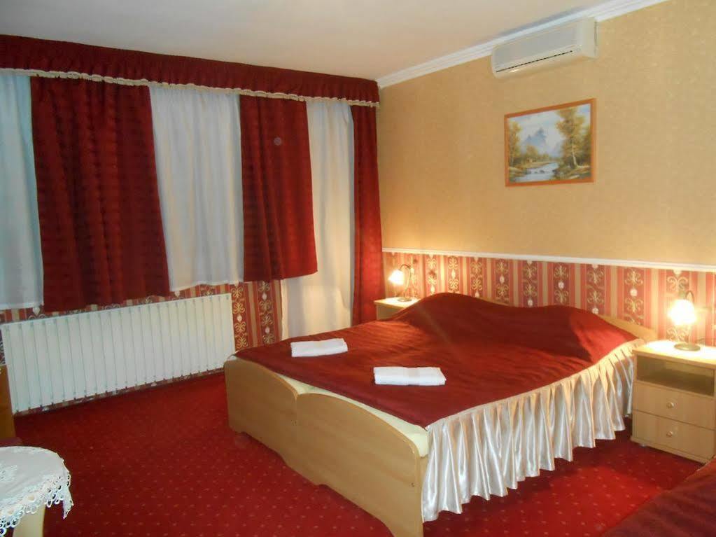 Kalman Panzio Bed & Breakfast Szeged Bagian luar foto