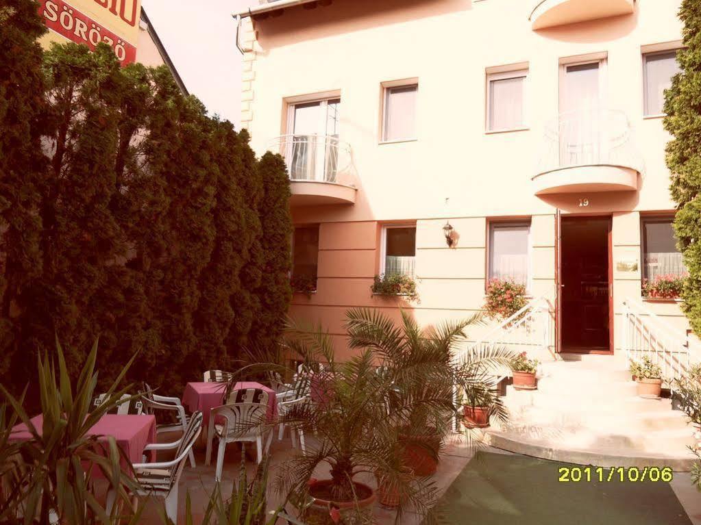 Kalman Panzio Bed & Breakfast Szeged Bagian luar foto