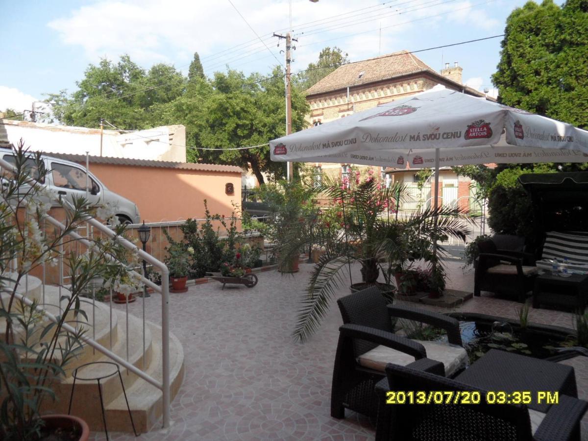 Kalman Panzio Bed & Breakfast Szeged Bagian luar foto